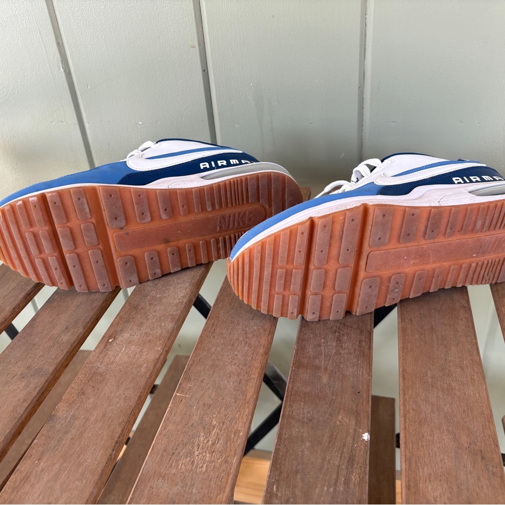 Nike Air Max Classic White and Navy Sneakers - Picture 3 of 3
